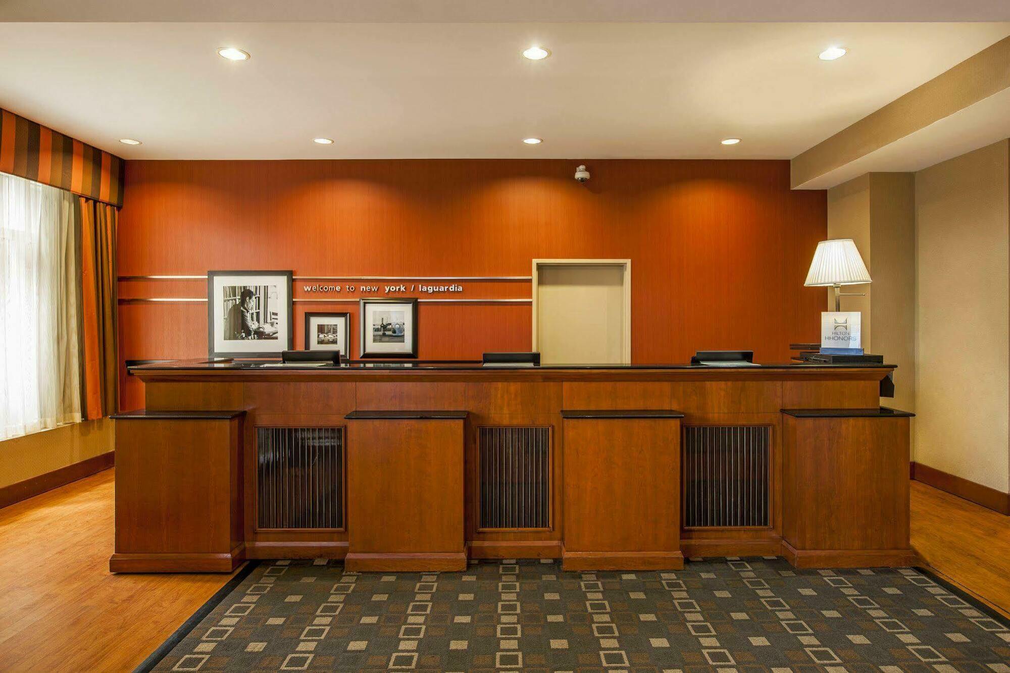 Hampton Inn New York - Laguardia Airport Exterior foto